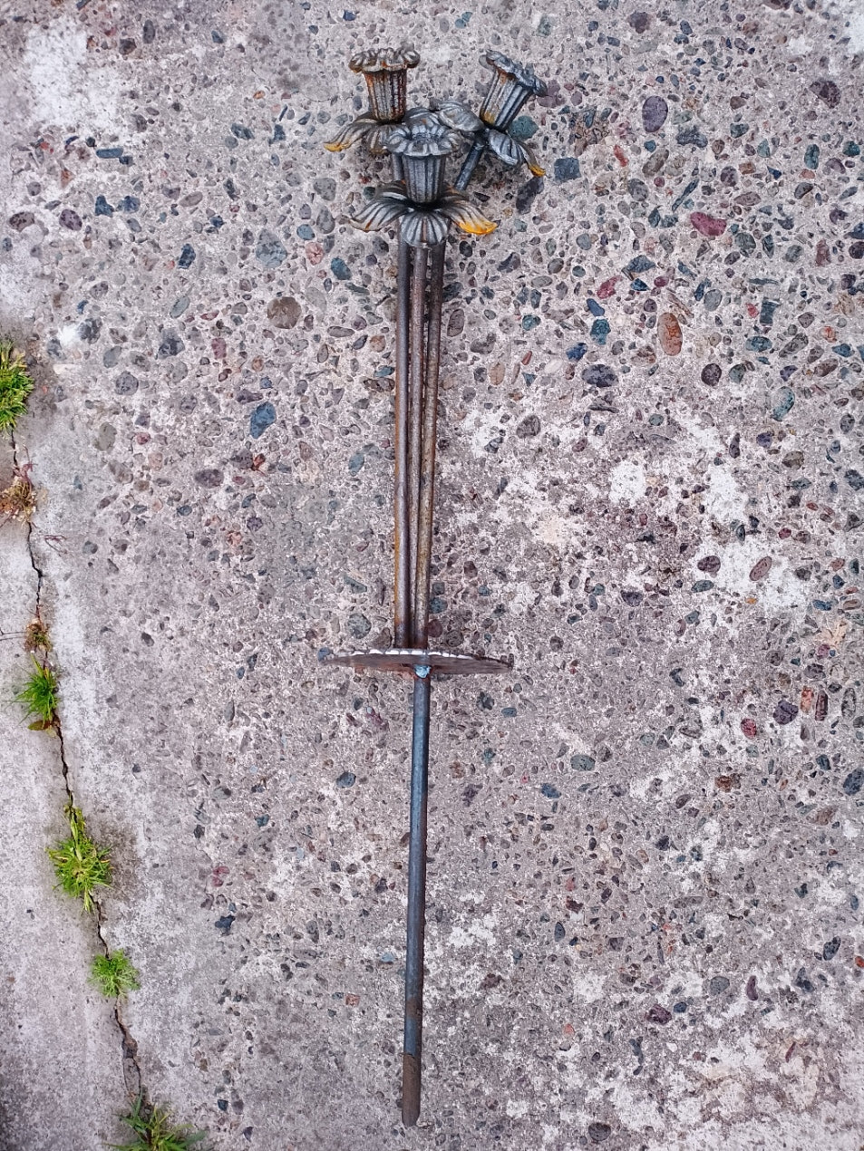 Hand-Made Steel Daffodil Bunch – Garden Sculpture