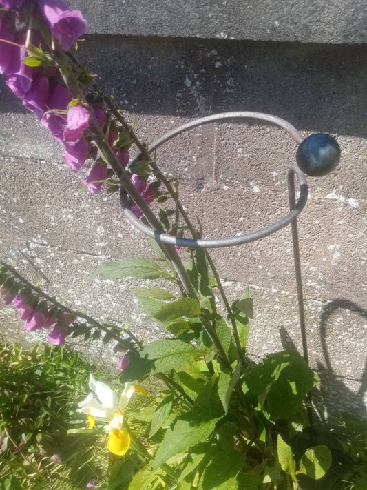 Ring Rusty Plant Support