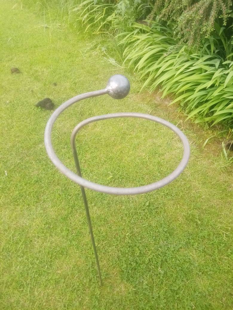 Ring Rusty Plant Support